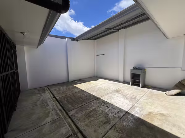 Venta casa amplia de 2 plantas en San Francisco de Dos Ríos. (MN)