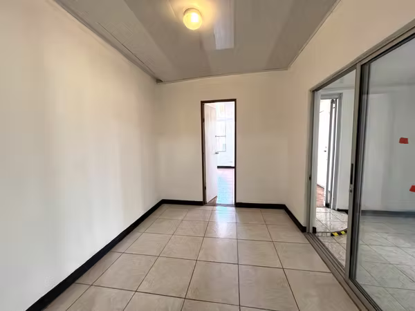 Venta casa amplia de 2 plantas en San Francisco de Dos Ríos. (MN)