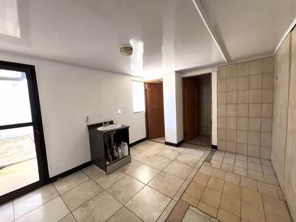 Venta casa amplia de 2 plantas en San Francisco de Dos Ríos. (MN)