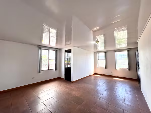 Venta casa amplia de 2 plantas en San Francisco de Dos Ríos. (MN)