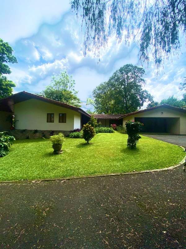 ESCAZÚ | FOR RENT / FOR SALE  Beautiful One-Story Home  Lush Gardens / Magnificent Mature Trees
