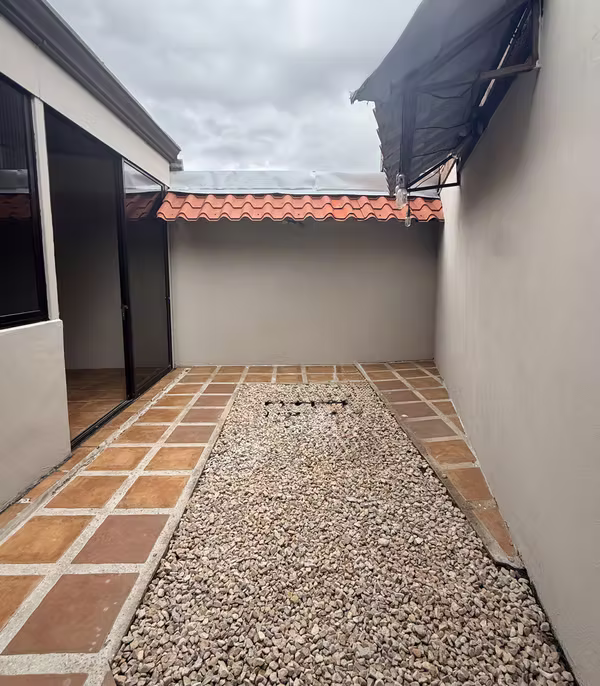 VENTA DE CASA CON USO SUELO MIXTO| Barrio Vasconia, San José | 257m²