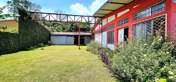 Venta de lote en Guapiles LA RITA con EDIFICACIONES LISTAS