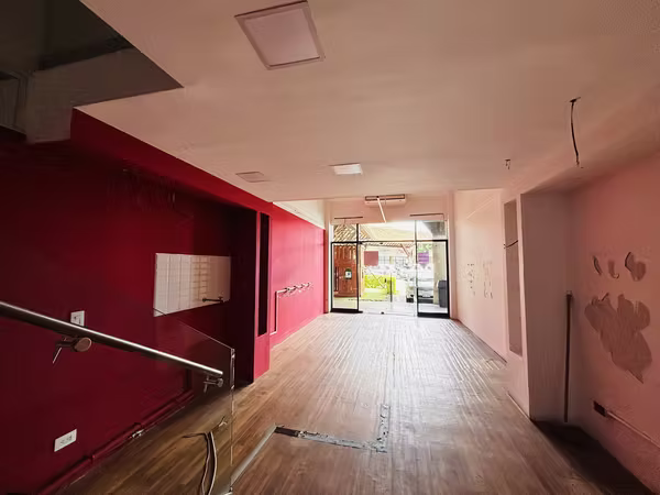 Locales comerciales 57m2 San Rafael de Escazú parqueo seguridad