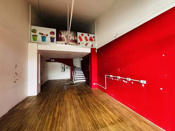 Locales comerciales 57m2 San Rafael de Escazú parqueo seguridad