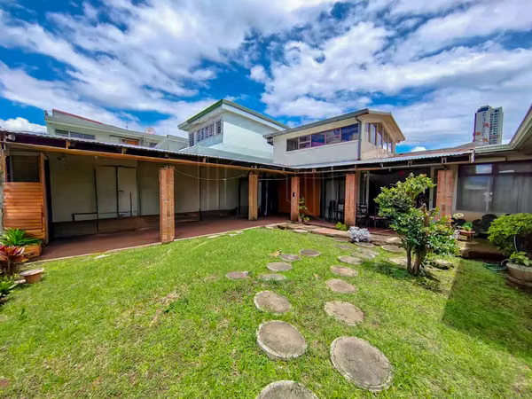 Detached House for Sale in the Center of San José Cathedral District - With Garden