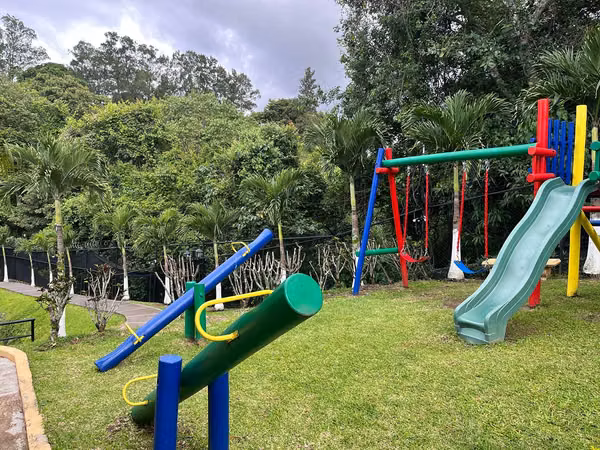 Excelente Oportunidad de Inversión en Escazú: Apartamento Ejecutivo Totalmente Amueblado