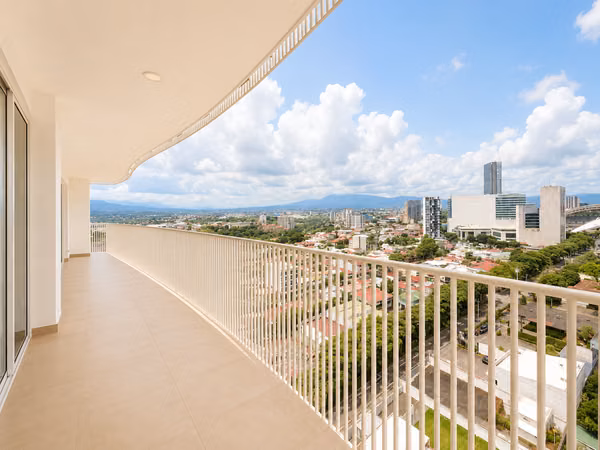 Venta penthouse con vistas panorámicas, La Sabana. (MN)