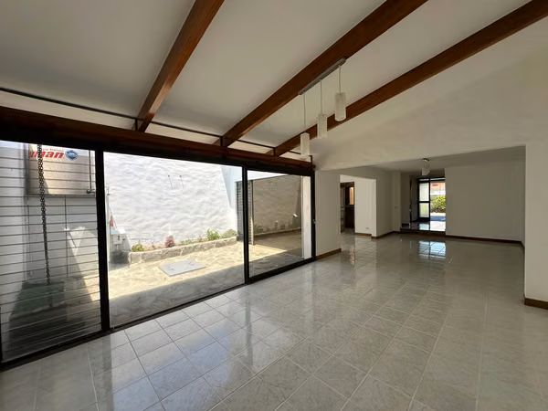Venta de casa en Escazú. Para inversión! P197