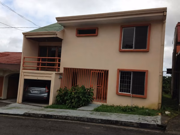 Residencia de dos plantas en venta | Corazón de Jesús, Ciudad Quesada