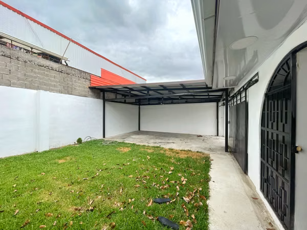 Casa de una planta y jardín con gran potencial en Rohrmoser!! P610