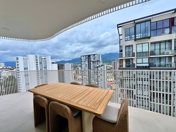 Venta penthouse de lujo con elegantes acabados, La Sabana. (IC)