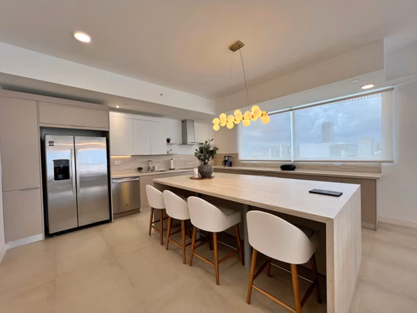 Venta penthouse de lujo con elegantes acabados, La Sabana. (IC)