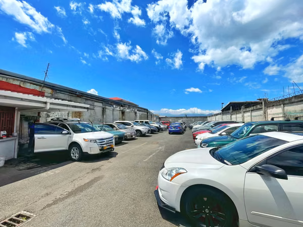 PARKING FOR RENT - 124; AMÓN - 124; GREAT OPPORTUNITY! P397