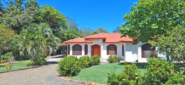2 Casas + 1 Apartamento con Acceso Privado al Río El Salto, a Solo 10 Minutos de Liberia