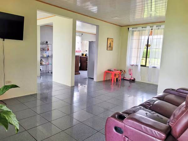 Casa de Oportunidad con Majestuosa Vista al Volcán Arenal