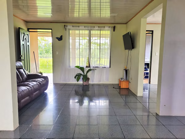 Casa de Oportunidad con Majestuosa Vista al Volcán Arenal