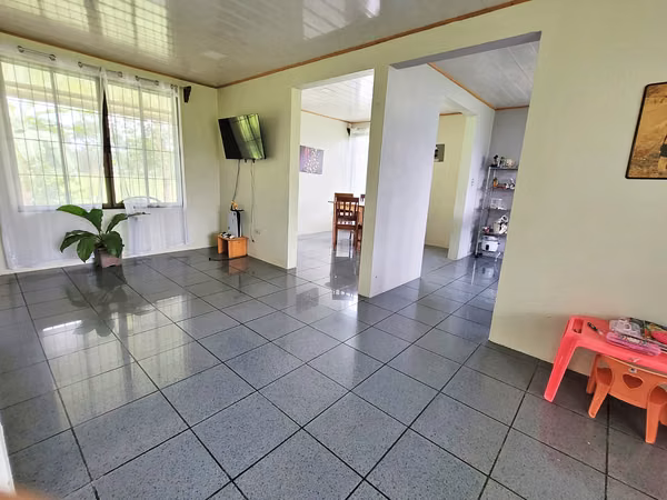 Casa de Oportunidad con Majestuosa Vista al Volcán Arenal