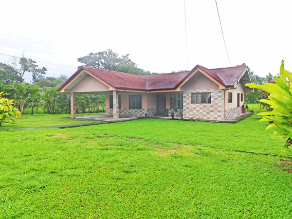 Casa de Oportunidad con Majestuosa Vista al Volcán Arenal