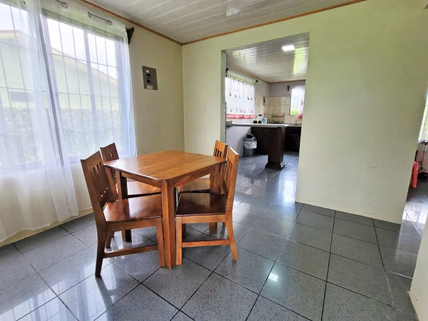 Casa de Oportunidad con Majestuosa Vista al Volcán Arenal