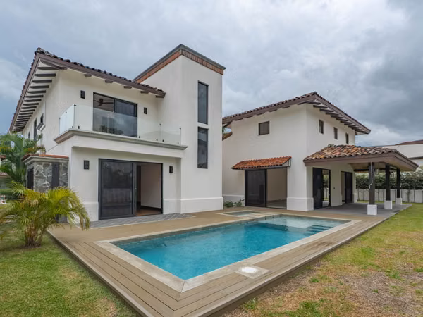 VENTA Y ALQUILER DE EXCLUSIVA CASA CON PISCINA PRIVADA EN HACIENDA DEL SOL