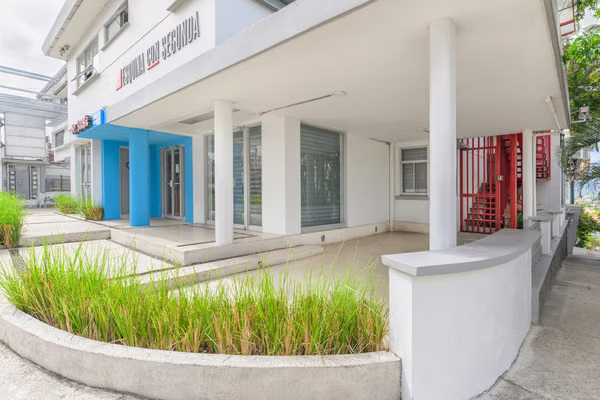 Se Alquila Local Comercial En Los Yoses