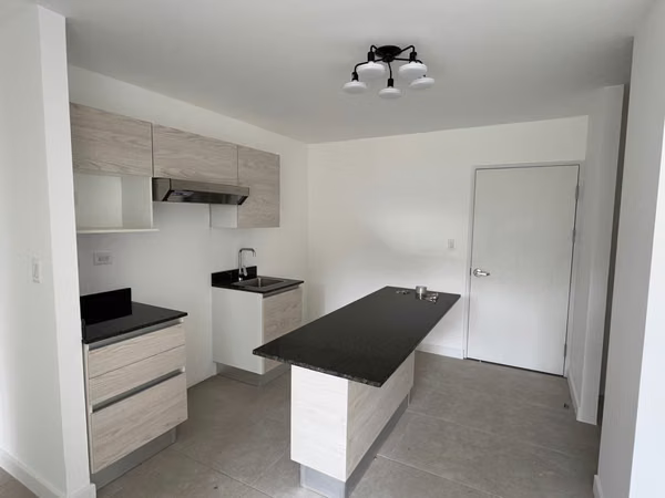Rento apartamento como nuevo/ parqueo techado /  Monte alto Curridabat