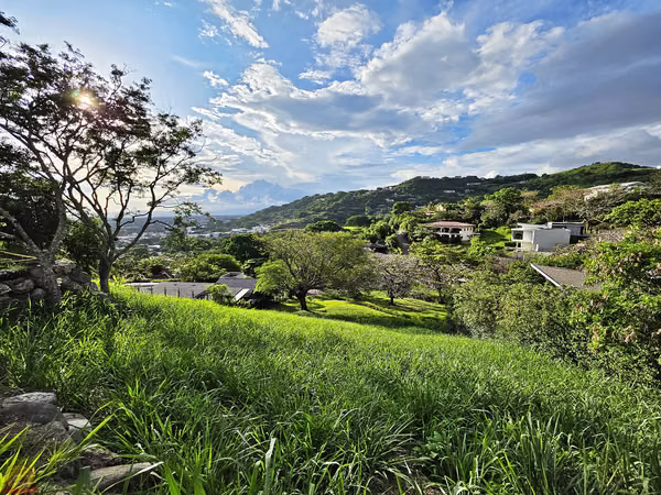 Lote Premium de 1.071 m² en Valle Escondido, Santa Ana | Hermosas Vistas | Cerca de Ruta 27 y el SAC