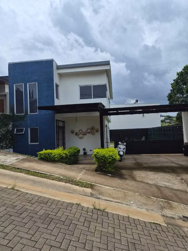 Se vende hermosa casa en el Condominio Montezuma Grecia Alajuela