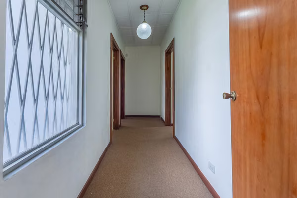 Casa en venta, en La Uruca | Uso de suelo mixto