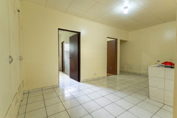 Casa en venta, en La Uruca | Uso de suelo mixto
