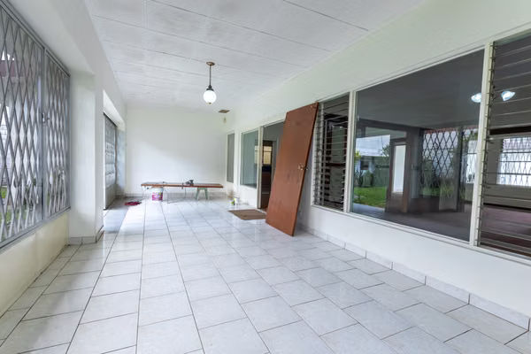 Casa en venta, en La Uruca | Uso de suelo mixto