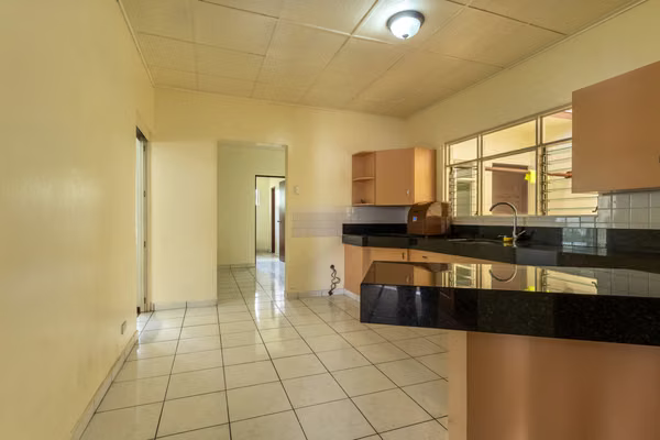 Casa en venta, en La Uruca | Uso de suelo mixto
