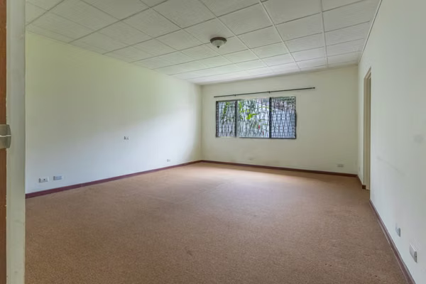 Casa en venta, en La Uruca | Uso de suelo mixto