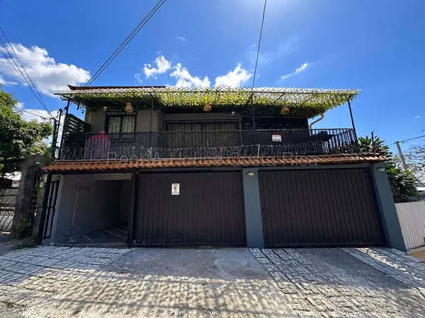 Venta de Casa AMUEBLADA en Santa Ana.
