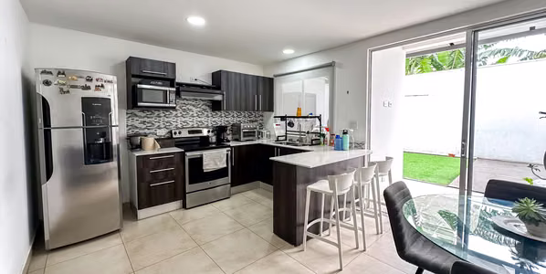Moderna casa en venta en Condominio| Cipreses de Curridabat (CT)