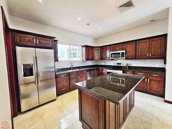 Penthouse Amueblado 3 Hab en Escazú | Cerca de Multiplaza | $2.500