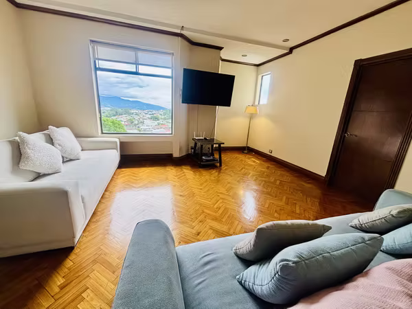 Rebajado. Penthouse en Venta o Alquiler amueblado,  en Los Yoses, San Pedro.