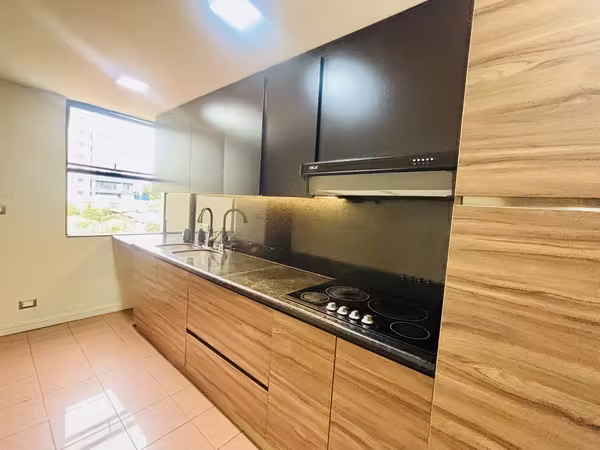 Rebajado. Penthouse en Venta o Alquiler amueblado,  en Los Yoses, San Pedro.