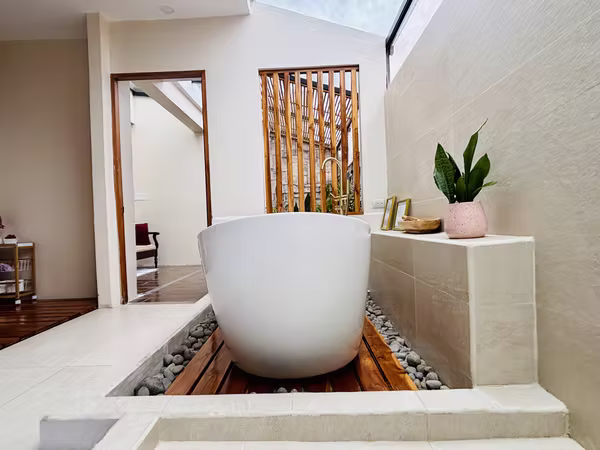 Rebajado. Penthouse en Venta o Alquiler amueblado,  en Los Yoses, San Pedro.