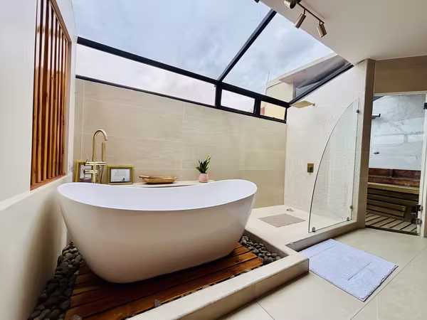Rebajado. Penthouse en Venta o Alquiler amueblado,  en Los Yoses, San Pedro.