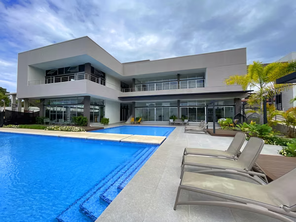 Venta de Condominio para estrenar en Montes de Oca