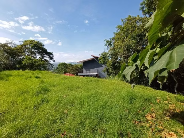 El mejor precio para un lote de 1200m2 en la naturaleza de Atenas