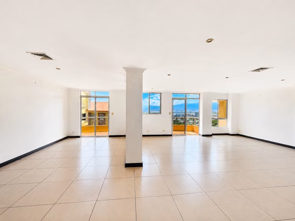 REMATE BANCARIO | Apartamento de 224 m² con Vista al Valle | Amenidades de Lujo - $395.000