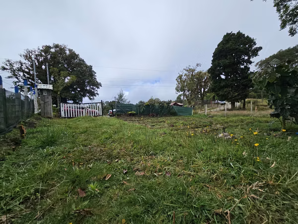Lote Plano de 1.000 m² con Pozo y Vista al Irazú en Cartago