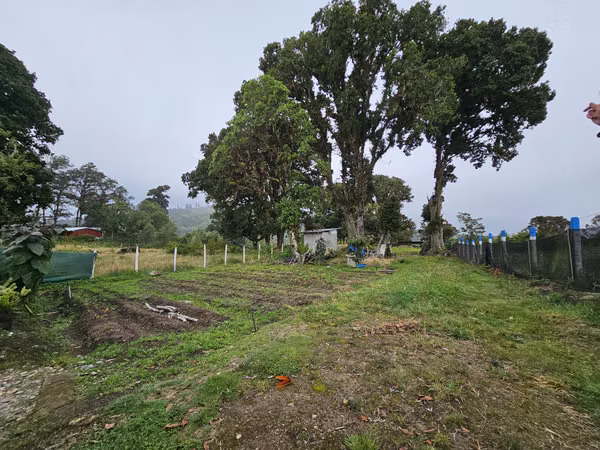 Lote Plano de 1.000 m² con Pozo y Vista al Irazú en Cartago