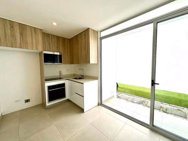 Venta casa para inversión, condominio con amenidades de lujo
