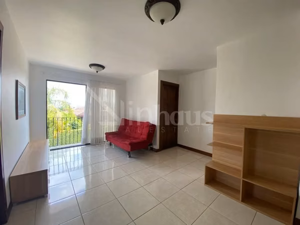 En venta casa esquinera en condominio en Guachipelín, Escazú.