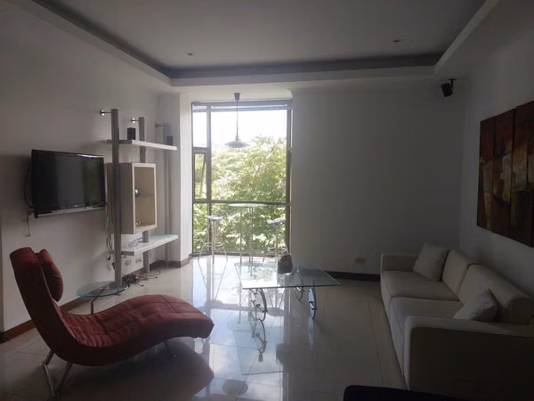 ALQUILER DE APARTAMENTO COMPLETAMENTE AMUEBLADO EN CONDOMINIO, SAN RAFAEL DE ESCAZÚ