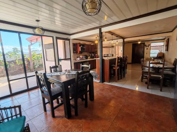 *VENTA DE CASA EN DESAMPARADOS DE ALAJUELA FÁCIL ACSESO AL CENTRO DE HEREDIA Y ALAJUELA*